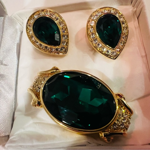 Oscar de la Renta Jewelry - Oscar de high-end Jewelry with a case and matching earrings and brooch